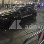 Scontri a Milano, auto dei carabinieri distrutta in piazza Duomo