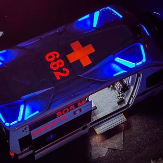 Si ribalta nella notte con l'auto in A8: uomo di 32 anni finisce in ospedale