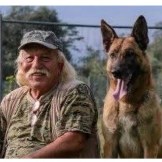 Ciao Giamba, ora sei in un prato «super» con i tuoi cani per sempre