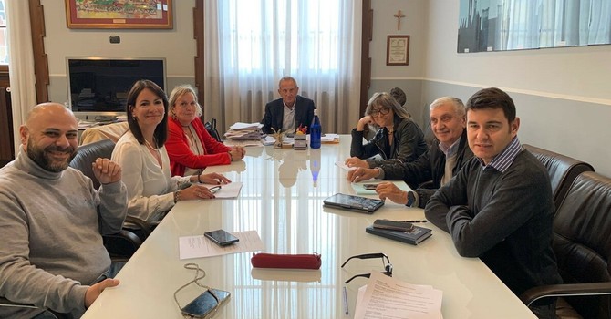 Prima riunione del “nuovo” esecutivo di Busto. Cozzi porta in giunta i controlli alla movida