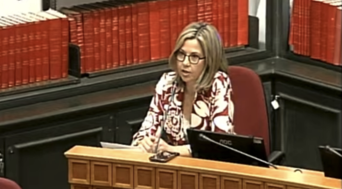 Gadda (IV): “Dal 3 agosto italiani a terra senza soluzione per le urgenze sui documenti”