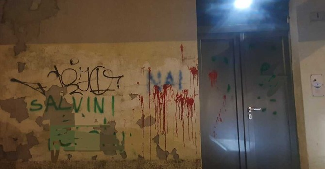 Busto, insulti a Salvini sulla sede della Lega