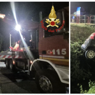I vigili del fuoco al lavoro sul luogo dell'incidente a Ispra