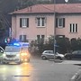 Ambulanza e polizia locale sul posto dopo l'incidente