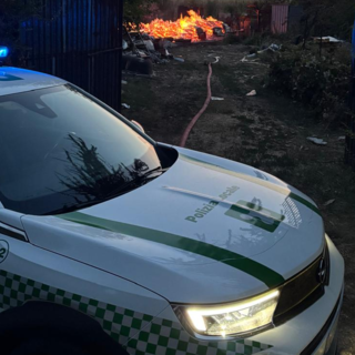 Fiamme al confine tra Busto Arsizio e Magnago