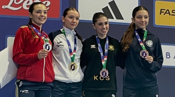 Sofia Zodda, prima da sinistra, alla premiazione dei Campionati nazionali