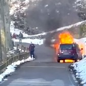 Le immagini dell'incendio in un video (da Facebook) Le immagini dell'incendio in un video (da Facebook)