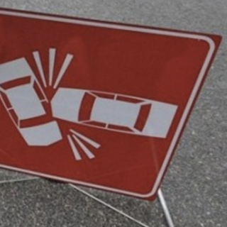 Auto sbatte in galleria, traffico bloccato sulla 336 di Malpensa Auto sbatte in galleria, traffico bloccato sulla 336 di Malpensa