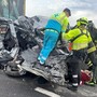 Grave incidente sulla A10 tra Sanremo e Taggia: tre mezzi coinvolti, due morti e quattro feriti, traffico in tilt