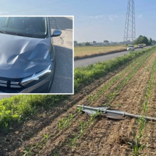 Incidente in via Biella, un cartello che rimbalza tra Dairago e Legnano, illeso miracolosamente l'automobilista
