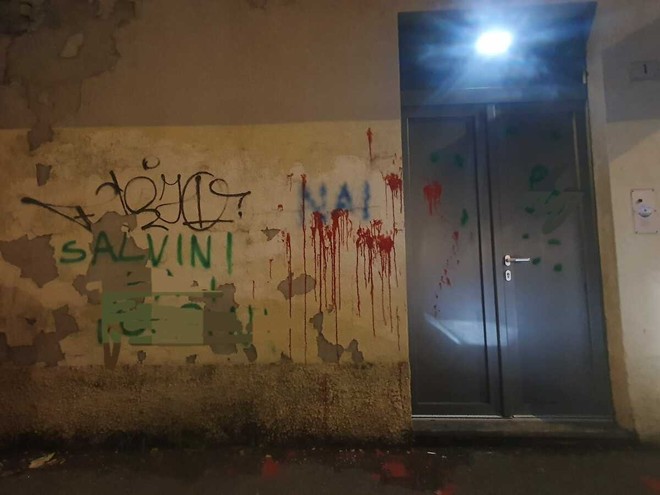 Busto, insulti a Salvini sulla sede della Lega