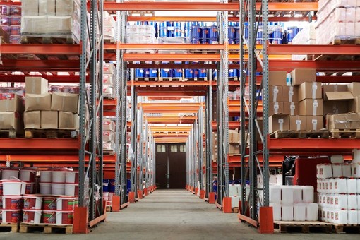 Garantire la Sicurezza del Magazzino: il Ruolo Cruciale dell'Ispezione delle Scaffalature