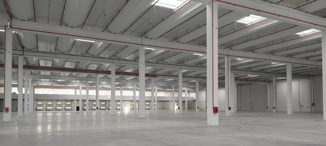 Un'immagine dell'interno del polo logistico di Olgiate Olona