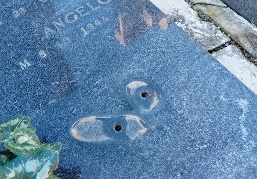 Sparito il monumento funebre di un bambino, furto odioso al cimitero di Busto Sparito il monumento funebre di un bambino, furto odioso al cimitero di Busto