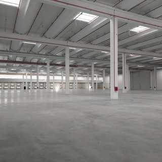 Un'immagine dell'interno del polo logistico di Olgiate Olona Un'immagine dell'interno del polo logistico di Olgiate Olona