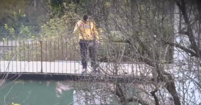 Spaccio con "lancio" della droga dal terrazzo. Due pusher arrestati dalla polizia di Busto Spaccio con "lancio" della droga dal terrazzo. Due pusher arrestati dalla polizia di Busto