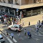 I primi soccorsi in via Carcano (foto inviata in redazione da una nostra lettrice)