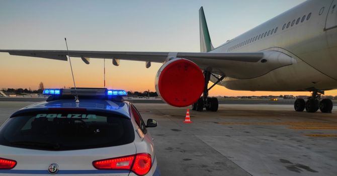 Malpensa, furti nei bagagli dei passeggeri: fermati tre operatori aeroportuali, sequestrati beni di lusso per oltre 300mila euro