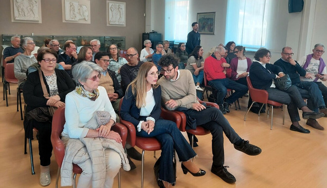 Antenna a Marnate, il sindaco Scazzosi incontra i cittadini: «Abbiamo già contattato l’azienda per chiedere lo spostamento»