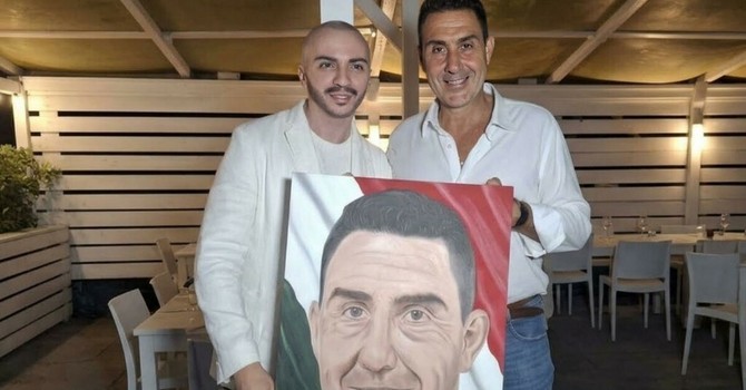 Il 135esimo ritratto di Restivo: Vannacci. Quadro consegnato al Generale Il 135esimo ritratto di Restivo: Vannacci. Quadro consegnato al Generale