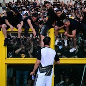 Torino-Juventus, derby rinviato alle 21.45. Gli scontri e la richiesta dei tifosi bianconeri: "Non giocate"