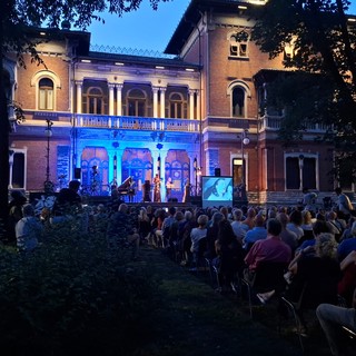 Oltre duecento persone rapite dal jazz nel parco di villa Ottolini-Tosi