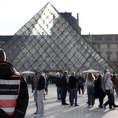 Furto al Louvre, procura Parigi annuncia 5 nuovi arresti Furto al Louvre, procura Parigi annuncia 5 nuovi arresti
