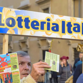Lotteria Italia 2026, l'elenco di tutti i biglietti vincenti con tutti i premi. Vinti centomila euro a Cuvio e Somma