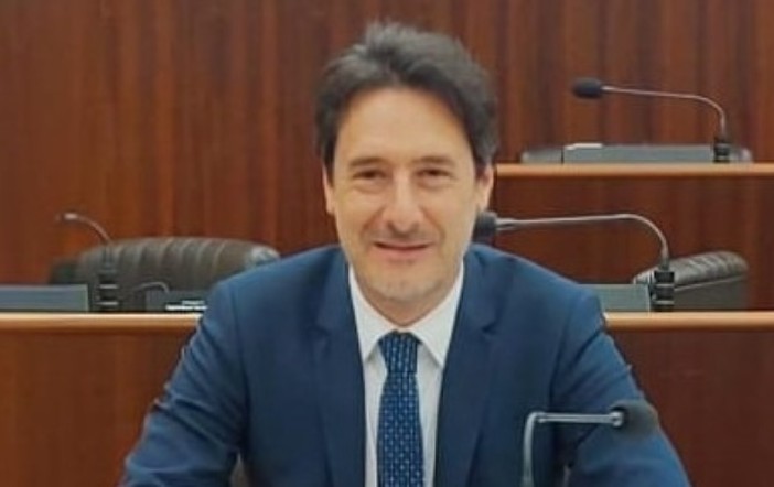 Licata (Fi): “Approvata la risoluzione che definisce in modo chiaro ruolo e formazione dell’assistente infermiere”