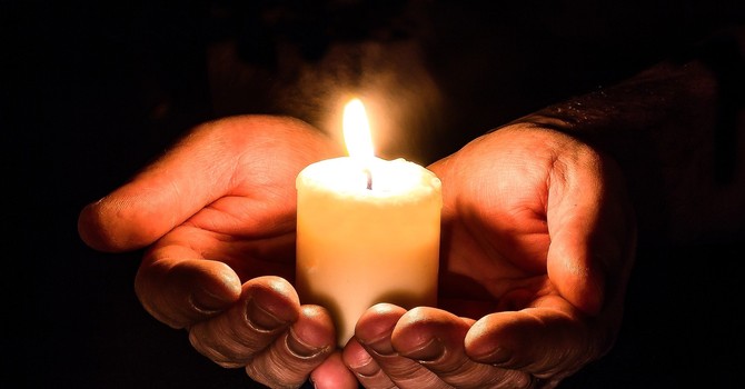 Studente morto a scuola per una coltellata: «Una tragedia che deve interrogarci tutti»