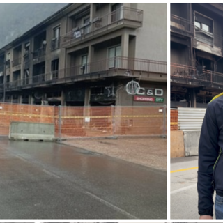 L'edificio danneggiato dalle fiamme e il sindaco Santagostino sul posto