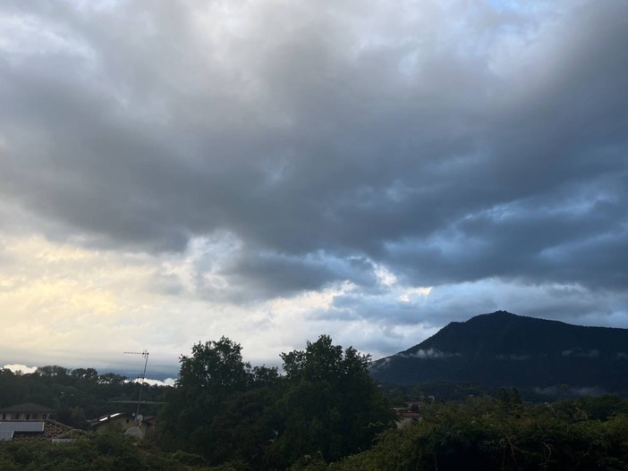 Risveglio fresco e nuvoloso a Leggiuno (foto NaturalMeteo) e in provincia di Varese