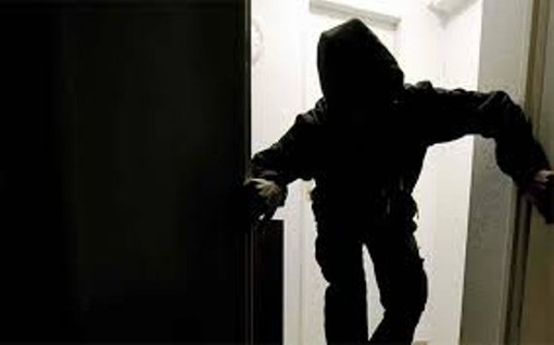 Furti in serie tra Cassano e Gallarate: colpite abitazioni nel tardo pomeriggio Furti in serie tra Cassano e Gallarate: colpite abitazioni nel tardo pomeriggio