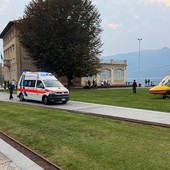 L'elisoccoso atterrato in centro a Luino (foto da LuinoNotizie.it) L'elisoccoso atterrato in centro a Luino (foto da LuinoNotizie.it)