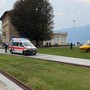 L'elisoccoso atterrato in centro a Luino (foto da LuinoNotizie.it)
