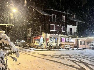 La neve della scorsa notte a Macugnaga (foto Giuliana Colombo Canavesi da Macugnaga.net)