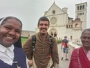 Uno zaino, qualche cartello, niente soldi: il cammino di Giovanni Muggeri per la pace