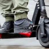 Monopattini elettrici, da domani scatta l’obbligo di targa