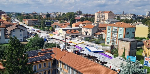 Il nuovo mercato visto dall'alto (foto Pelucchi)