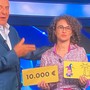 Mariacristina da Ispra &quot;vendica&quot; Andrea ed è super campionessa della Ruota della fortuna: 18.600 euro più un viaggio alle Maldive