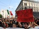 Milano: tavolini lanciati contro polizia e cariche, ci sono feriti. Piazza Duomo trasformata in campo di battaglia Milano: tavolini lanciati contro polizia e cariche, ci sono feriti. Piazza Duomo trasformata in campo di battaglia