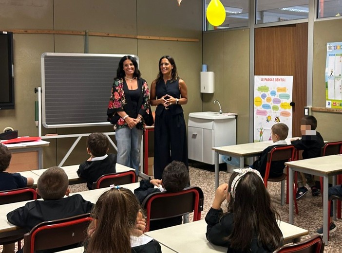 Scuola al via, l'assessore Mazzetti negli istituti di Gallarate: «Vicinanza ai cittadini del futuro» Scuola al via, l'assessore Mazzetti negli istituti di Gallarate: «Vicinanza ai cittadini del futuro»