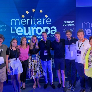 I ragazzi di Italia Viva Varese con Maria Chiara Gadda, Maria Elena Boschi, Matteo Renzi e Teresa Bellanova