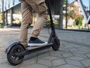 Obbligo di casco fa crollare del 30% il noleggio dei monopattini