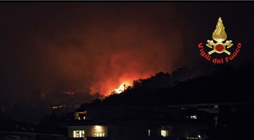 Puzza di bruciato anche nel Bustese: «Riconducibile agli incendi a Como e in Piemonte» Puzza di bruciato anche nel Bustese: «Riconducibile agli incendi a Como e in Piemonte»