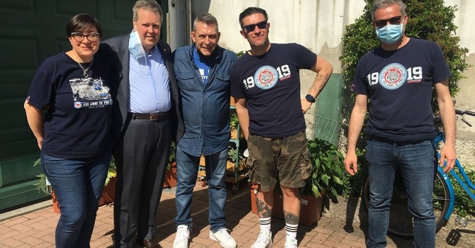 Marco Grecchi (secondo da sinistra) tra Pamela Carezzato e Lele Magni, presenti anche Lorenzo Pisani e Luca Calloni alla giornata finale di "100 anni di Pro”