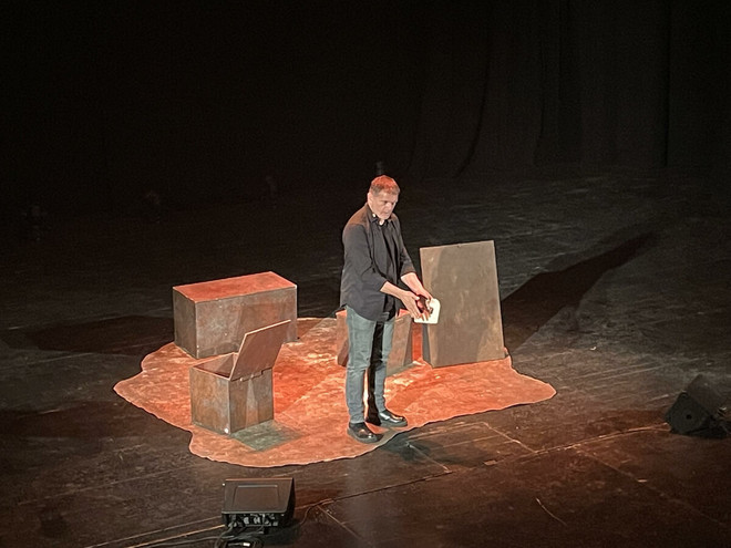 Sold out al Teatro Sociale con Massini: “L’alfabeto delle emozioni” apre la nuova gestione Sold out al Teatro Sociale con Massini: “L’alfabeto delle emozioni” apre la nuova gestione