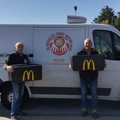 McDonald’s e la Mensa del Padre Nostro: 200 pasti solidali con Happy Meal e cheeseburger per le famiglie bisognose McDonald’s e la Mensa del Padre Nostro: 200 pasti solidali con Happy Meal e cheeseburger per le famiglie bisognose