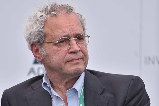Mentana annuncia l'addio al Tg La7: «Lascio il 23 dicembre» Mentana annuncia l'addio al Tg La7: «Lascio il 23 dicembre»