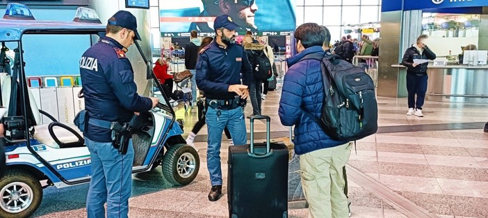 Ruba profumi per 2.500 euro al Duty Free di Malpensa: arrestato